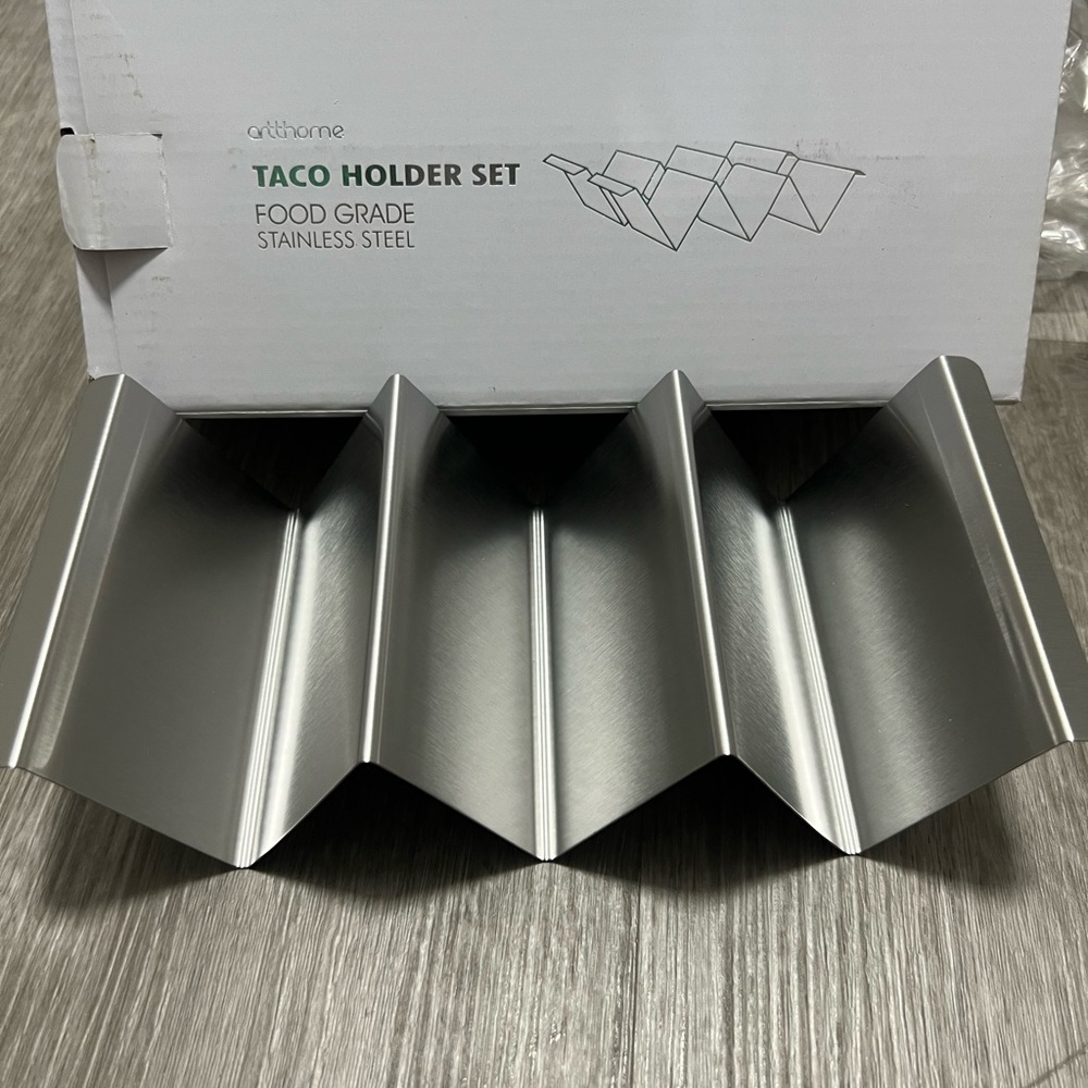 NWT Artthome Stainless Steel Taco Holder Set, 4 pack